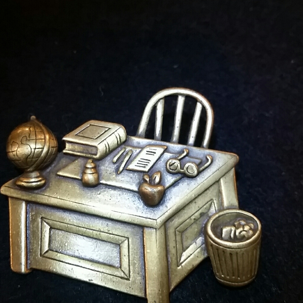 Brooch - Picture 2 of 4